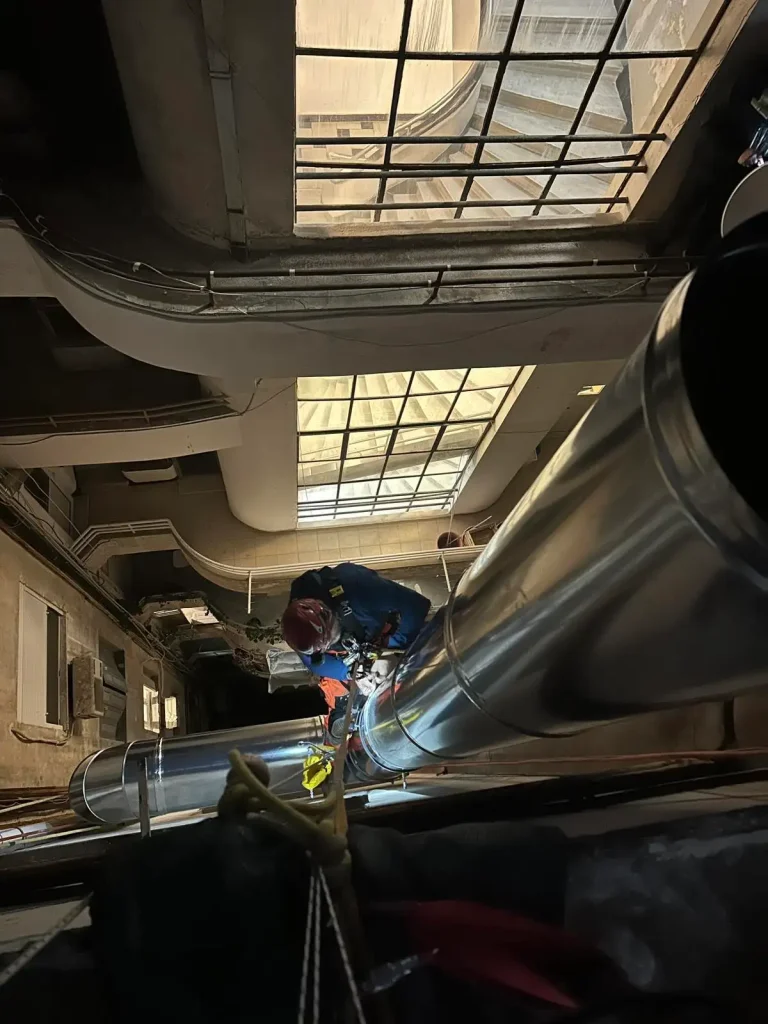 Τοποθέτηση Εξαερισμού με Χρήση Σχοινιών